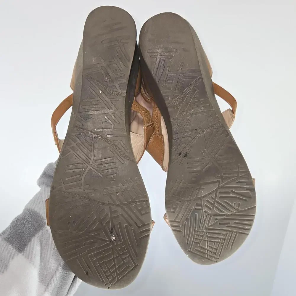 0253 Wedge Sandals Brown Peep Toes Faux Wedge Heels Size 8.5
